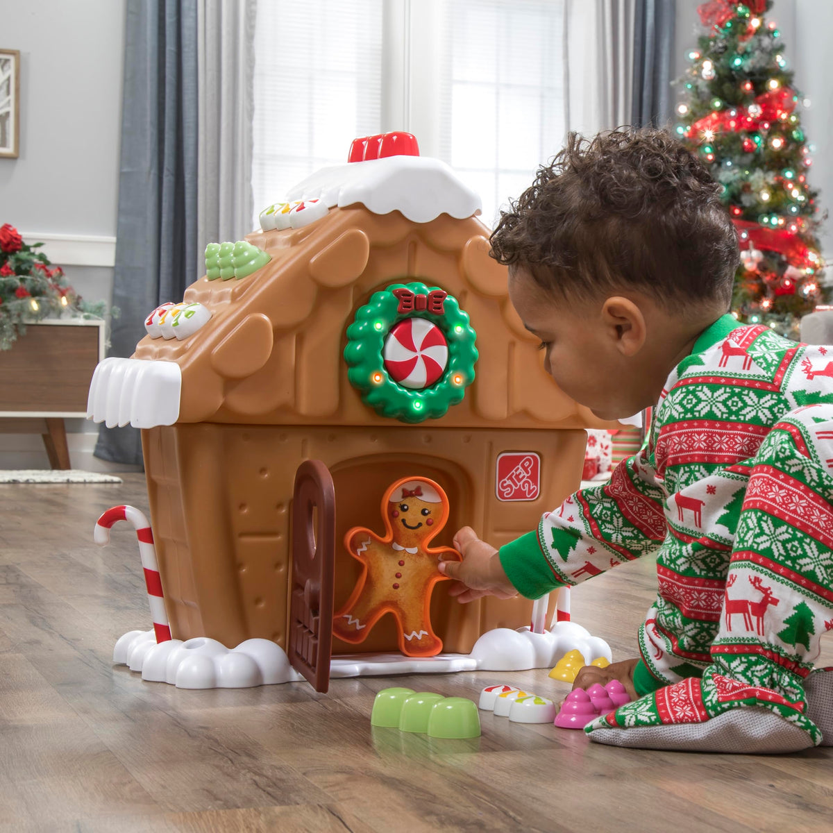 Kids Interactive Christmas Holiday Toy with 20 Accessories F31019